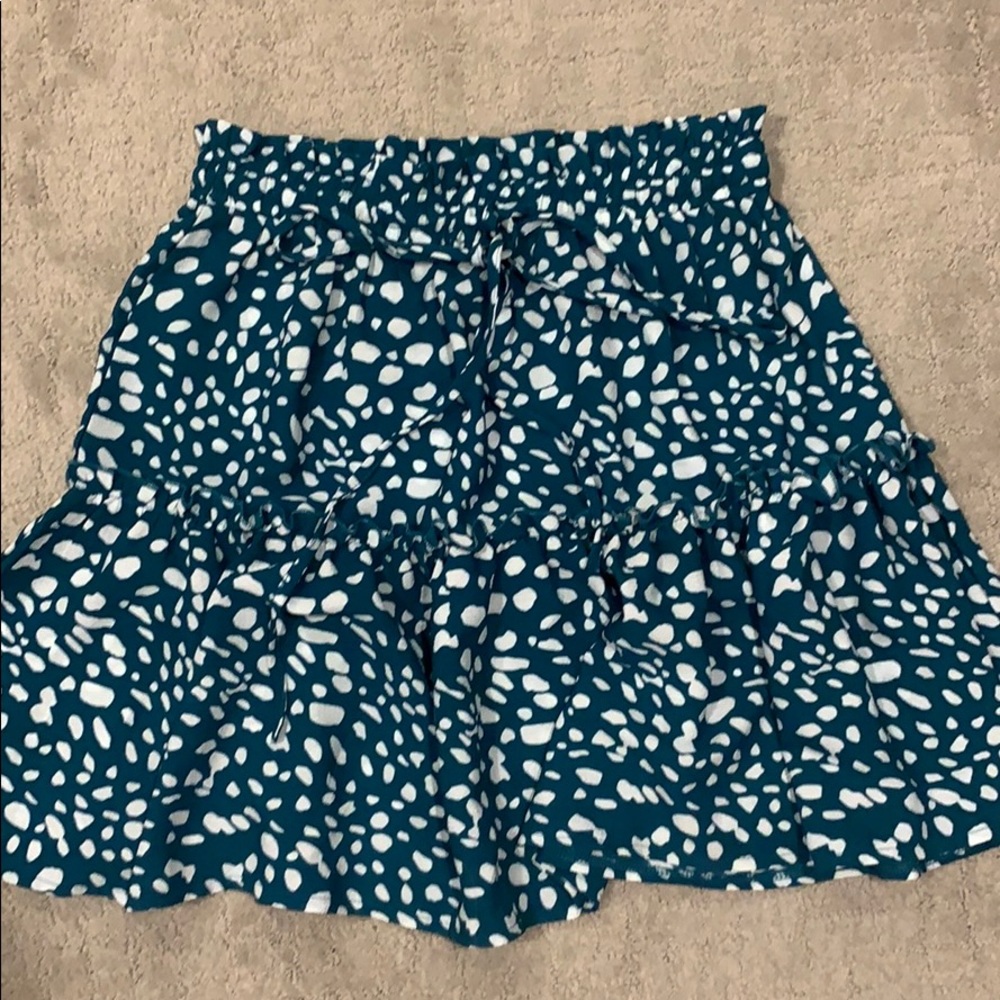 green and white print tie up skirt